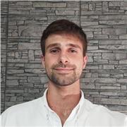 Mi nombre es Sebastián, graduado en Ingeniería Informática. Doy clases de matemáticas, física y, por supuesto, programación e informática. Doy clases desde la ESO a bachillerato